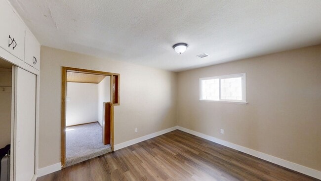 Building Photo - 2 Bedroom with City View