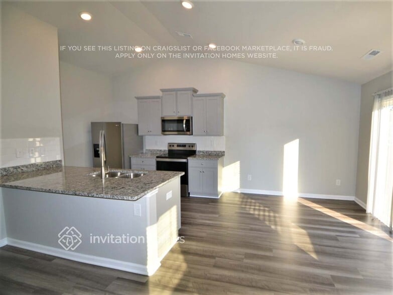 Building Photo - 1220 Standing Oak Dr