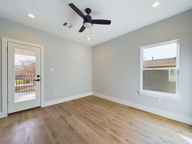Building Photo - 5029 Creekmont Dr