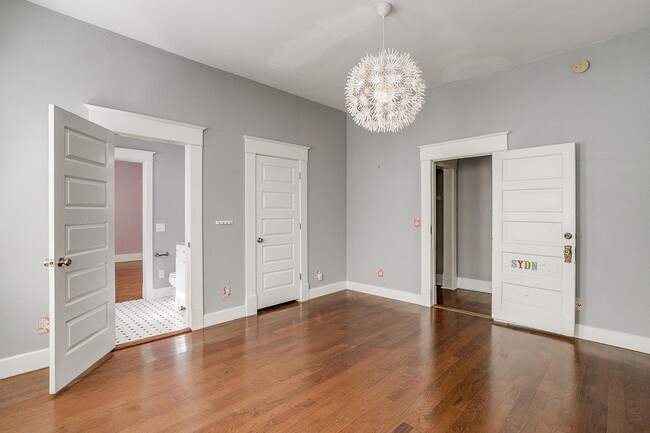 Building Photo - Amazingly Remodeled 1916 Home Located in N...