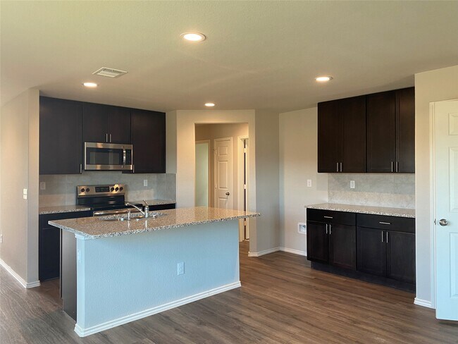 Building Photo - 802 Faison Ct