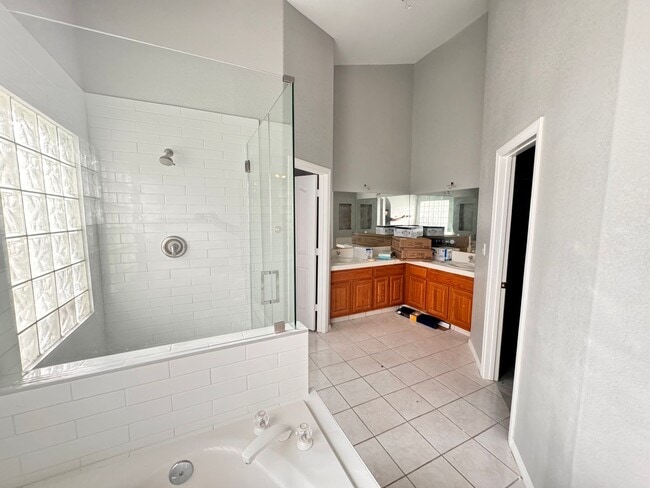 Building Photo - 2 Bed + Den Single Story Home in Guard Gated Painted Desert