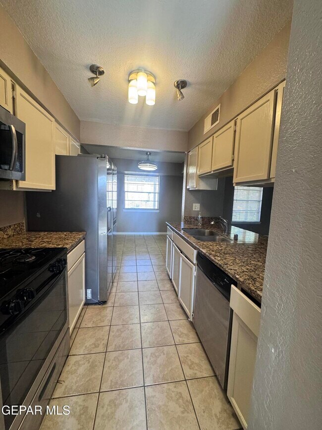 Building Photo - 701 Porras Dr