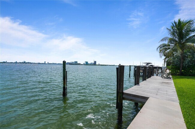 Building Photo - 9301 N Bayshore Dr