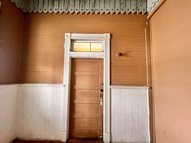 Building Photo - 518 Davis Ave