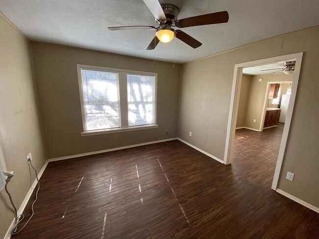 Building Photo - 466 Clinton-Unit 3