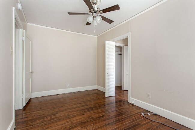 Building Photo - 5900 Oram St