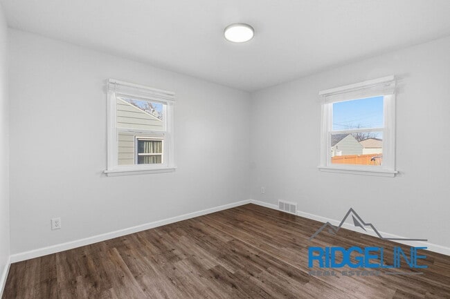 Building Photo - 2613 9th Ave S