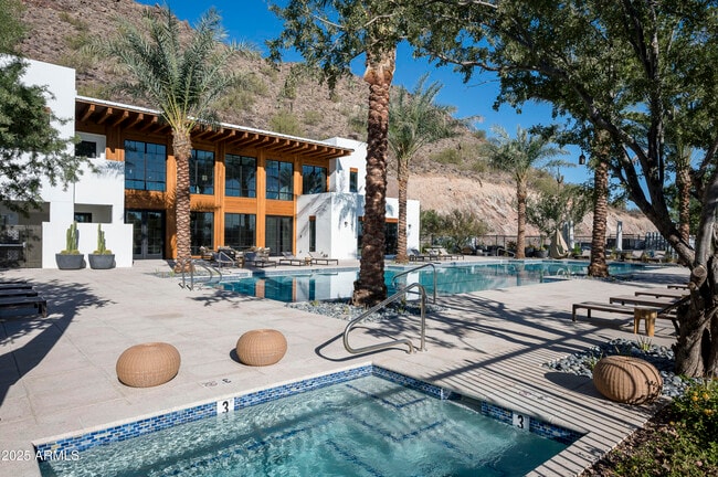 Building Photo - 6302 E Camelback Rd