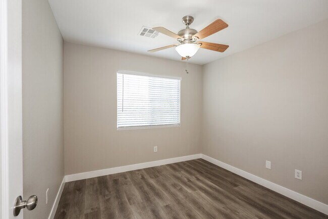 Building Photo - 425 Orchid Oasis Ave