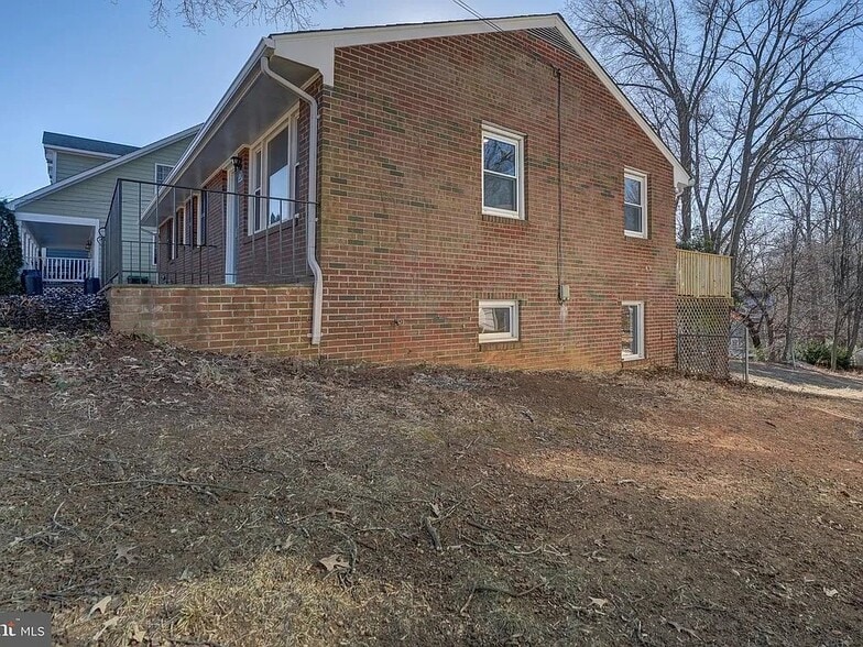 Building Photo - 302 Harris Rd