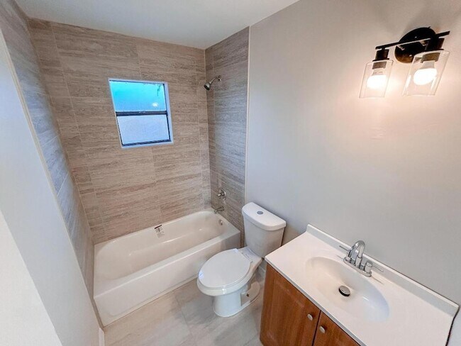 Building Photo - 1901 SW McAllister Ln