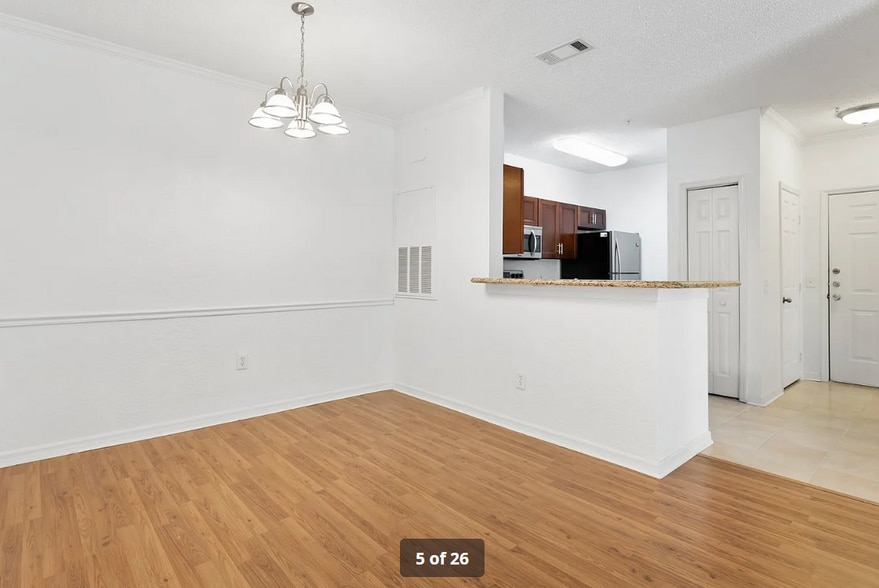 Building Photo - 18001 Richmond Pl Dr