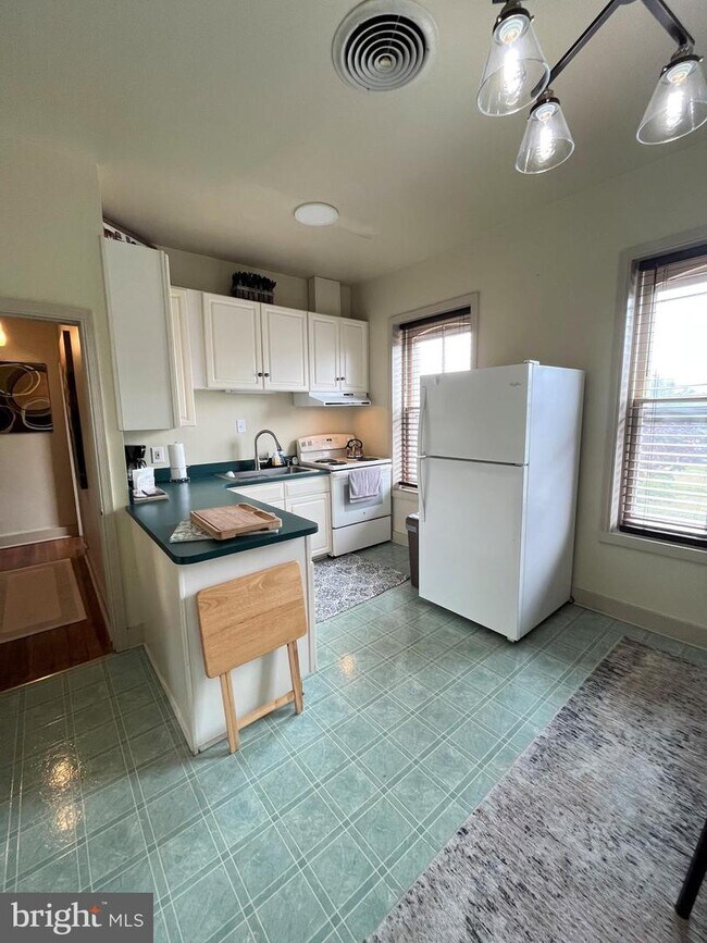 Building Photo - 509 S Market St