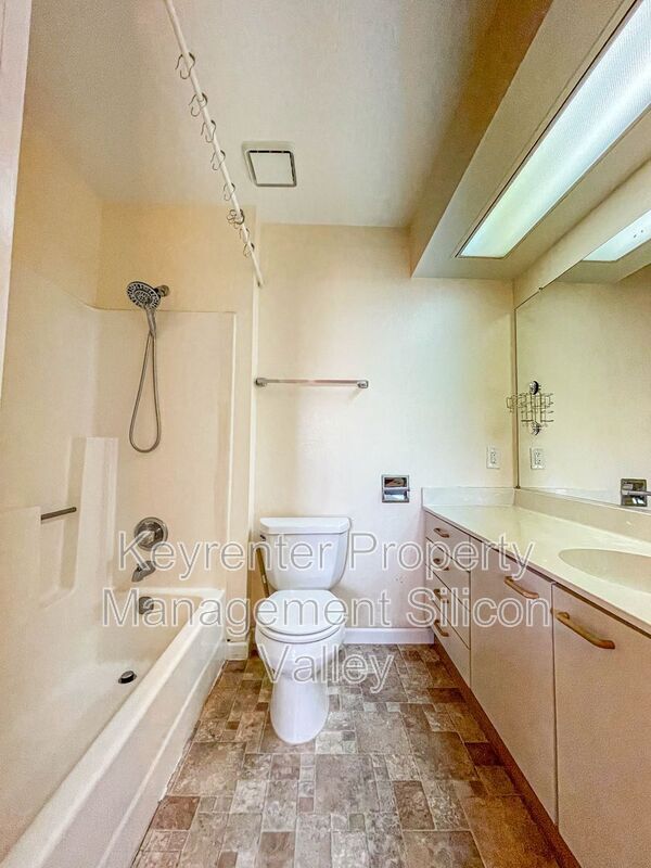 Building Photo - 700 Chiquita Ave