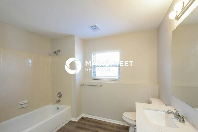 Building Photo - 5 Bedroom Pet-Friendly Home in AURORA, CO ...