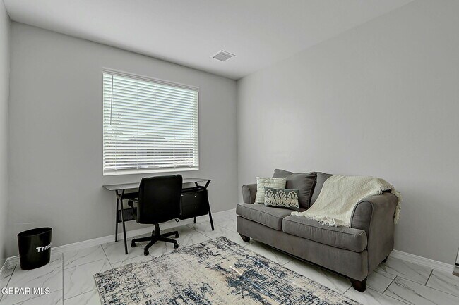 Building Photo - 143 Sarah Trl