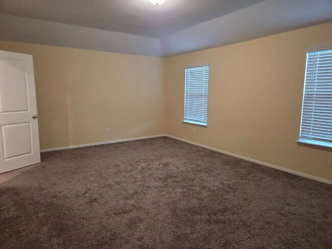Building Photo - 3128 Winoak Dr