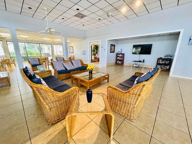 Building Photo - 2297 SW 15th St