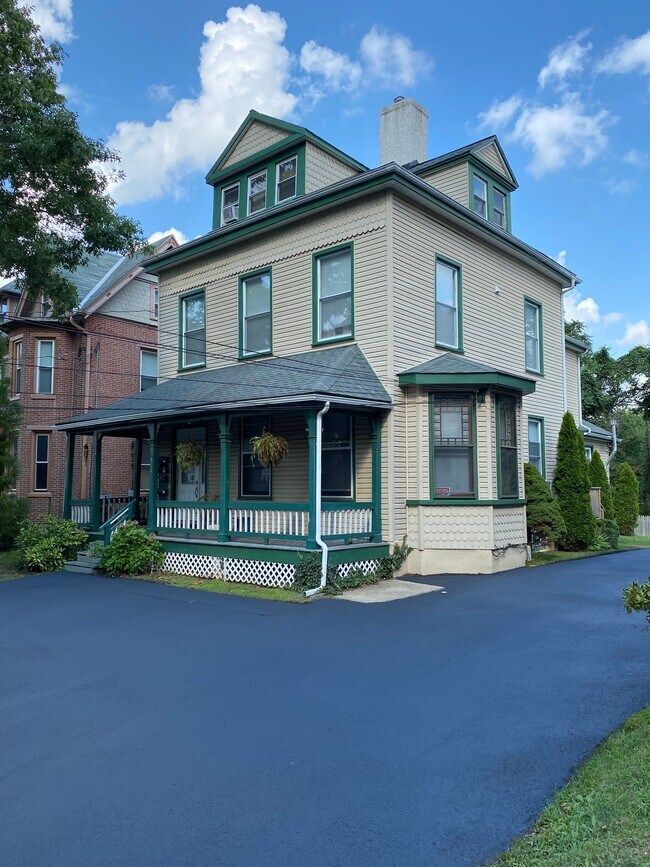 Building Exterior - 519 S Orange St