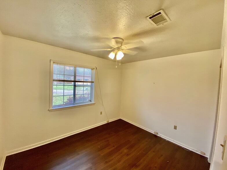 Bedroom - 2033 Loyd St