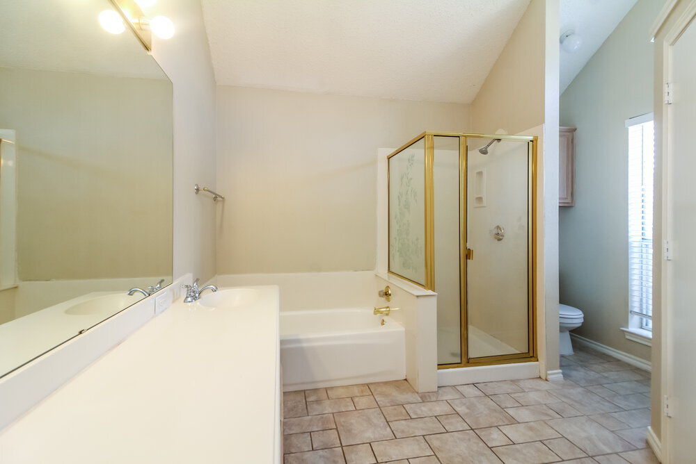 Building Photo - 1211 Old Knoll Dr