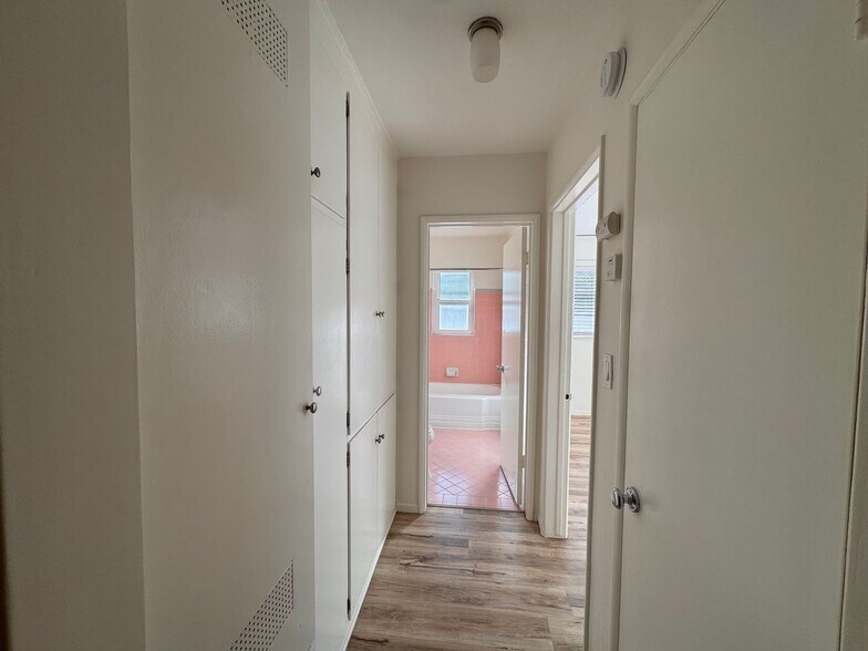 Building Photo - 12000 Moorpark St