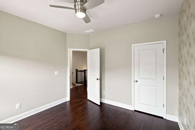 Building Photo - 7850 Laurel Crest Dr