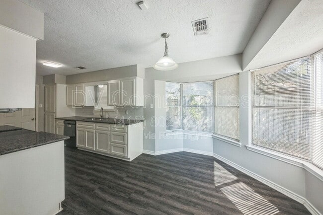 Building Photo - 9830 Cherokee St