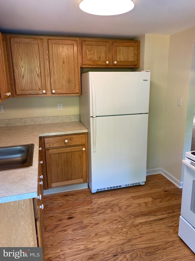 Building Photo - 2033 Harts Ln