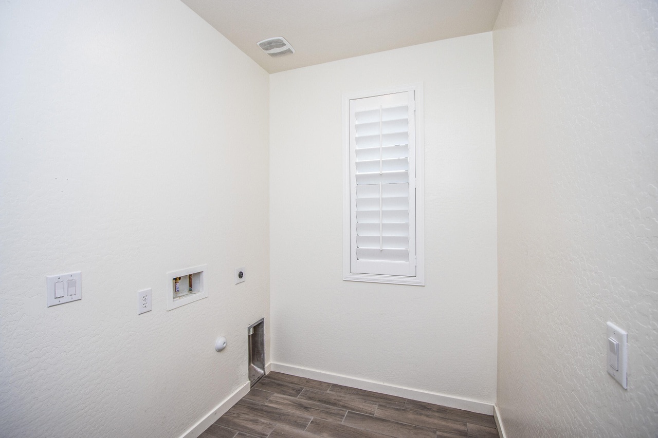 Laundry area - 300 N Gila Springs Blvd