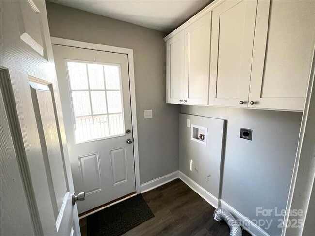 Building Photo - 26 E J St