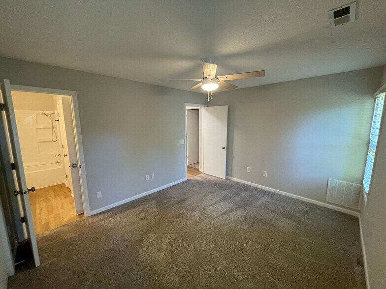 Building Photo - 10617 Wood Flower Ct