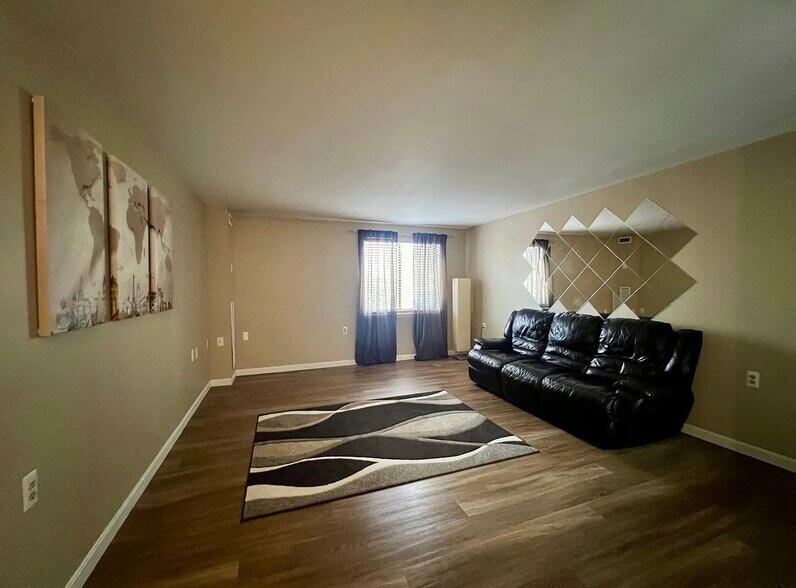 Building Photo - 30 Daniels St