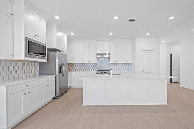 Building Photo - 16618 Golden Harvest Dr