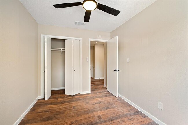 Building Photo - 200 Concho St