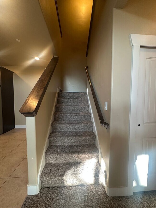 Building Photo - BEAUIFUL HOME!!!