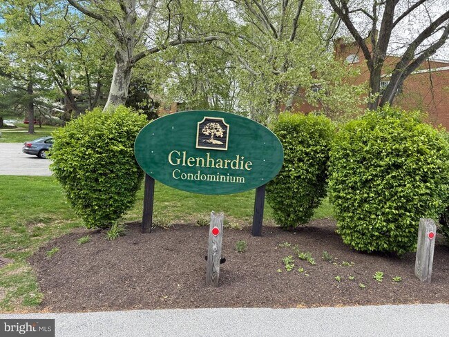 Building Photo - 300 Drummers Ln