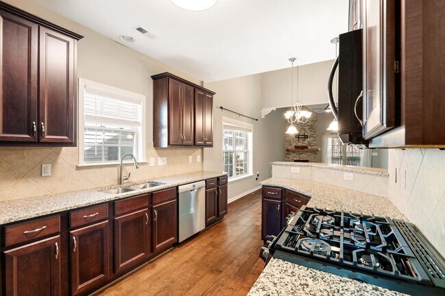 Building Photo - Available Now! Gorgeous, Well Upgraded 3 Bed / 2.5 Bath w/ First Floor Primary!