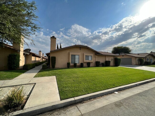 Building Photo - 8609 Lyn River Ct