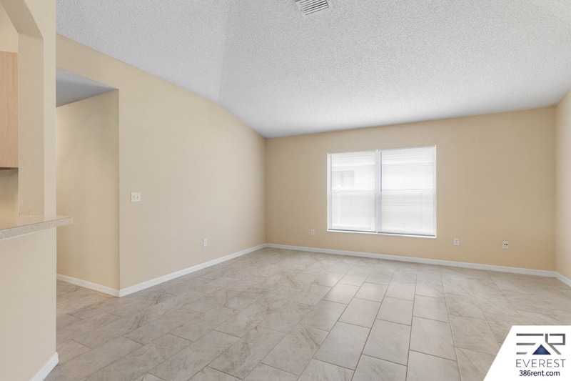Building Photo - 57 Pin Oak Dr