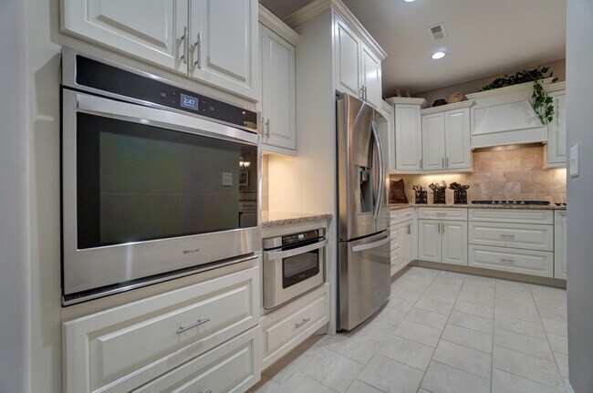 Wall oven, drawer microwave - 2335 Sylvia Court