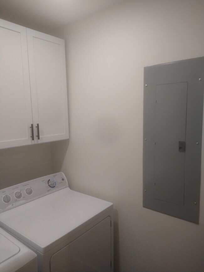 Building Photo - 63 Redwood Ln