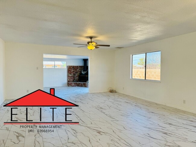 Building Photo - AVAILABLE NOW!