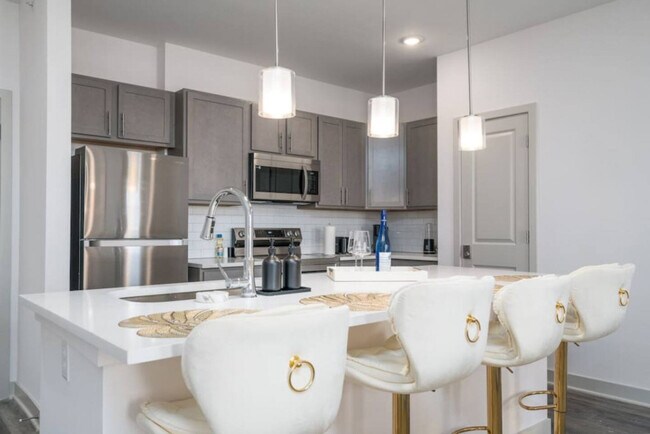 Building Photo - 5775 Sunrise Wy