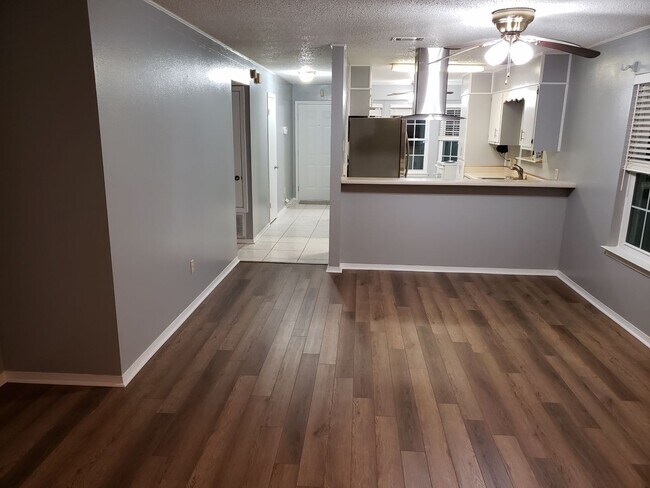 Building Photo - Totally Renovated 2 Bed/2 Bath Condo Near Walmart, Shopping, Airport, Mall, & Park!