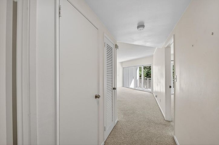 Building Photo - 1000 Lowry St