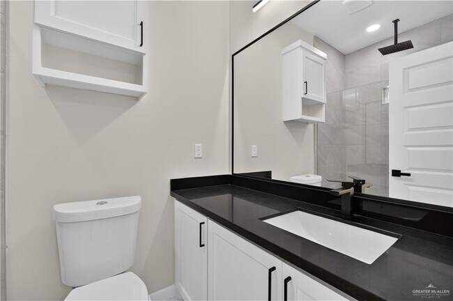 Building Photo - 20 S Woodland Dr