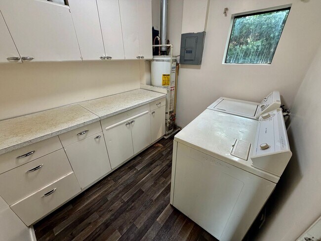 Building Photo - Kenton 3BR/2BA Single-Level Home | Private Yard, W/D Included & Off-Street Parking