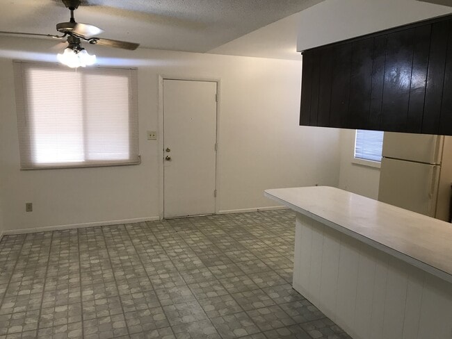 Building Photo - Tempe 3 Bed, 2 Bath Single Story in Cul de...
